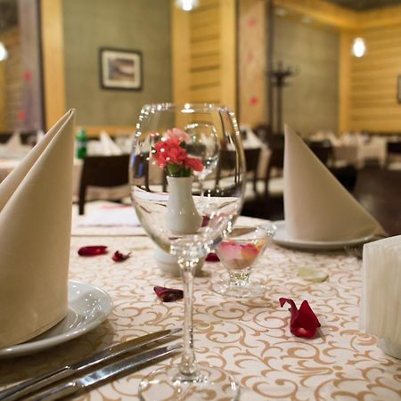 Optima Collection Park Hotel Ivano-Frankivsk Ngoại thất bức ảnh