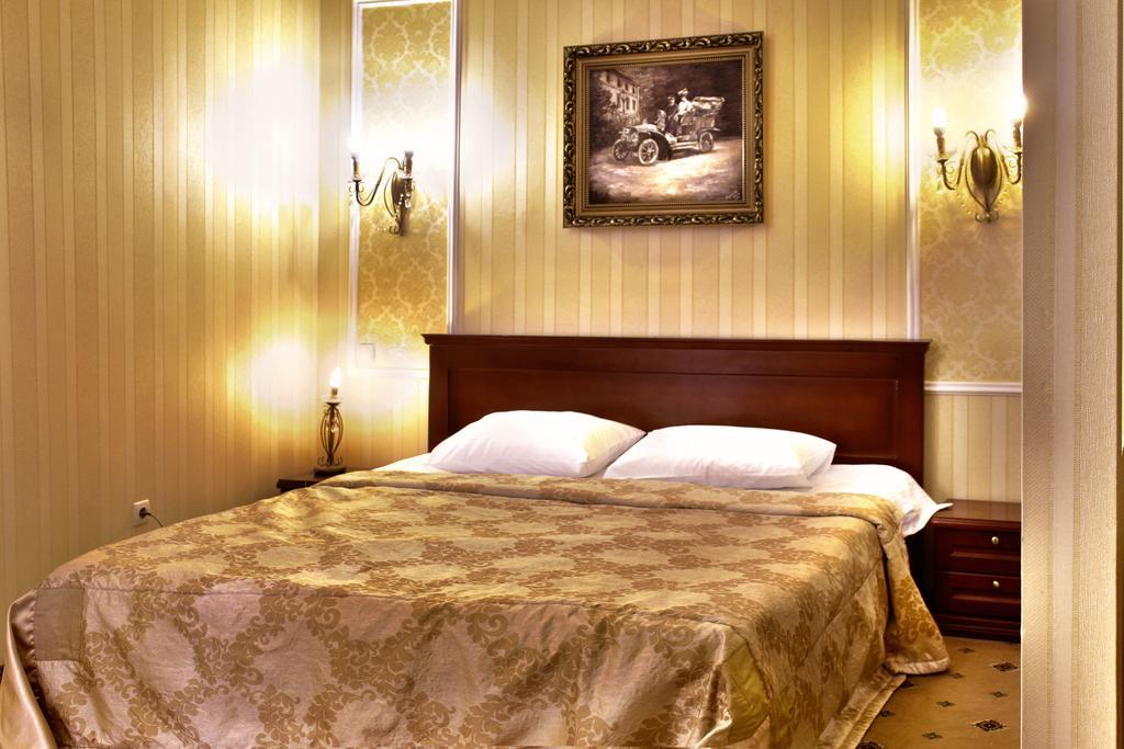 Optima Collection Park Hotel Ivano-Frankivsk Phòng bức ảnh