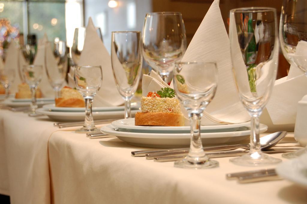 Optima Collection Park Hotel Ivano-Frankivsk Ngoại thất bức ảnh