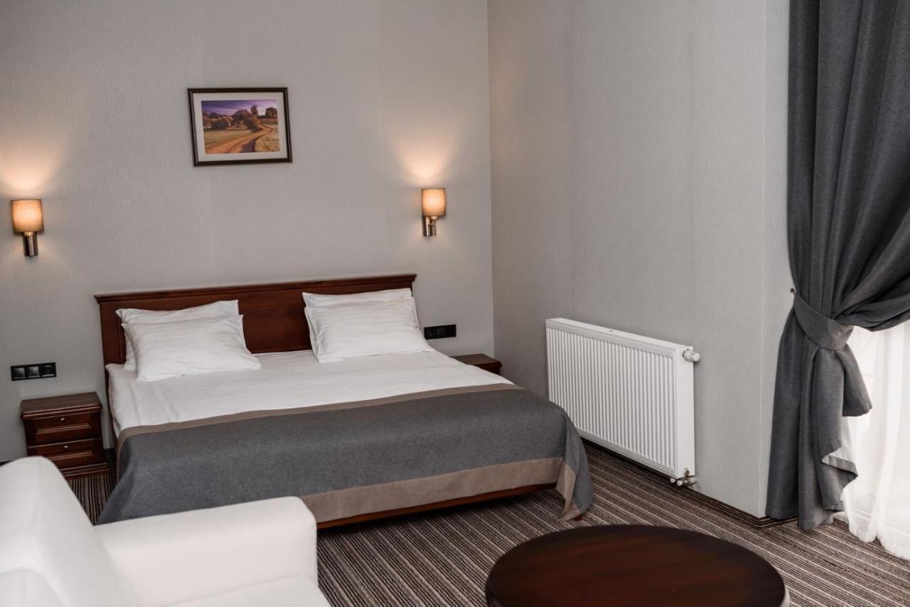 Optima Collection Park Hotel Ivano-Frankivsk Ngoại thất bức ảnh