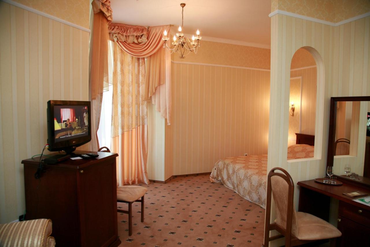 Optima Collection Park Hotel Ivano-Frankivsk Ngoại thất bức ảnh