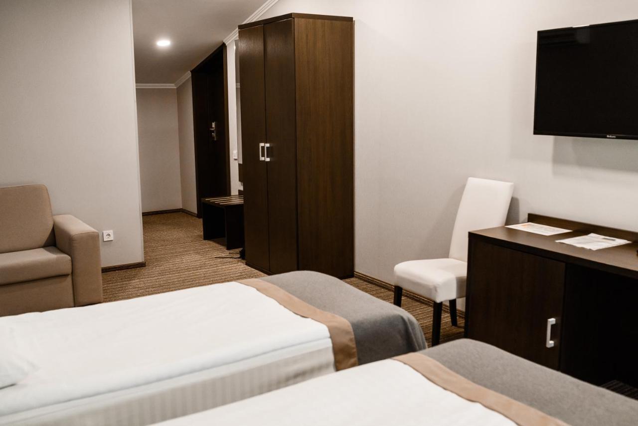 Optima Collection Park Hotel Ivano-Frankivsk Ngoại thất bức ảnh