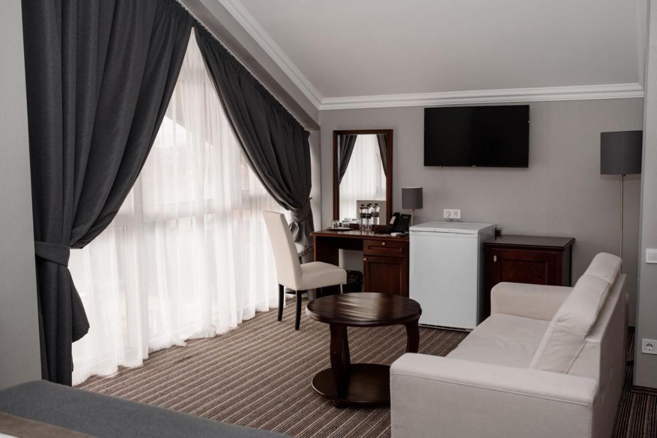 Optima Collection Park Hotel Ivano-Frankivsk Ngoại thất bức ảnh