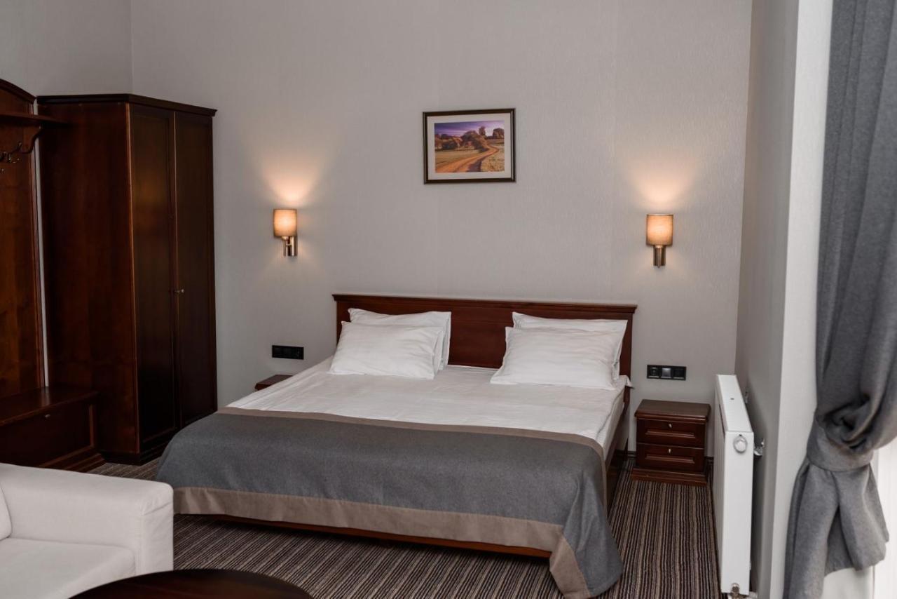 Optima Collection Park Hotel Ivano-Frankivsk Ngoại thất bức ảnh