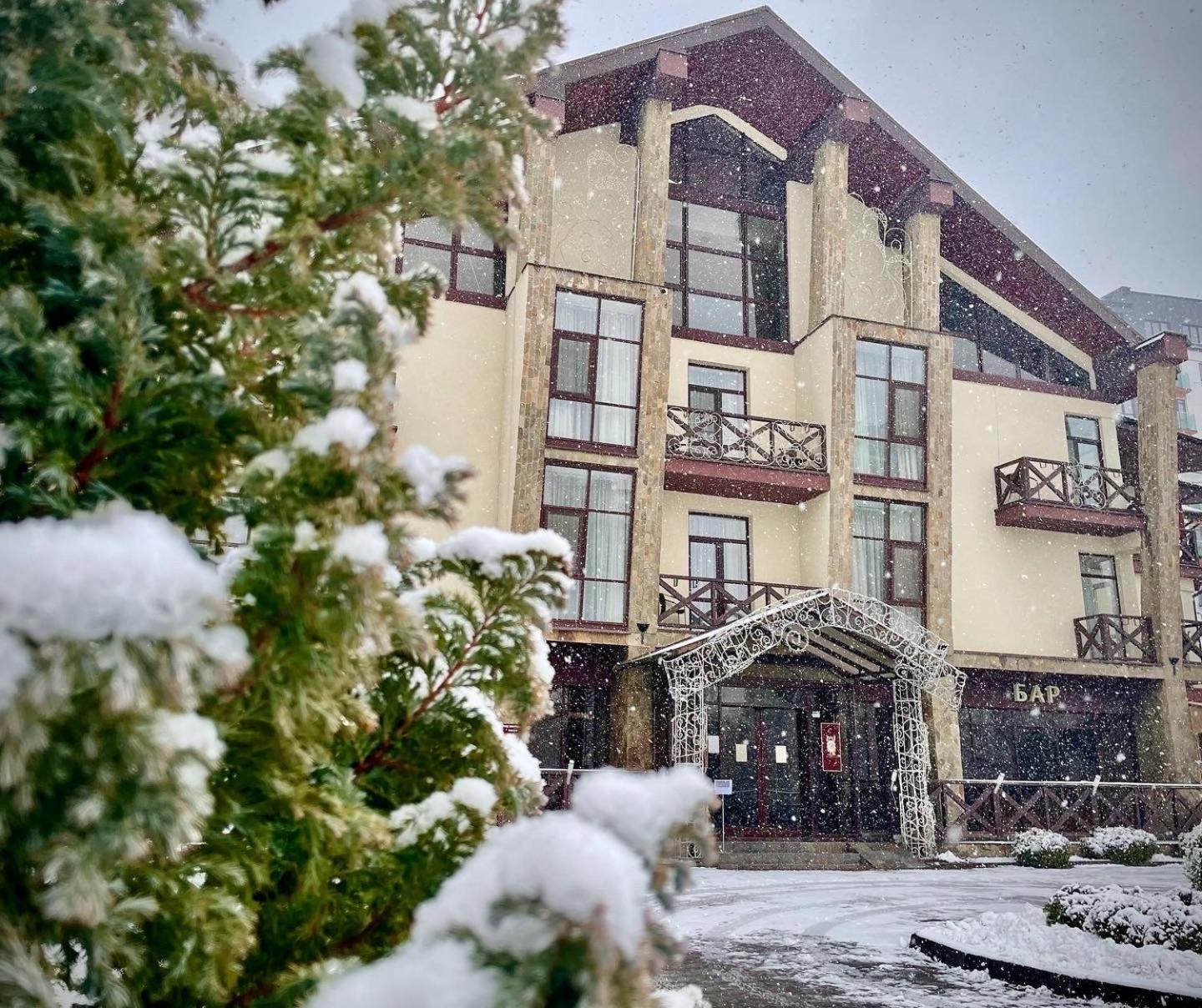 Optima Collection Park Hotel Ivano-Frankivsk Ngoại thất bức ảnh