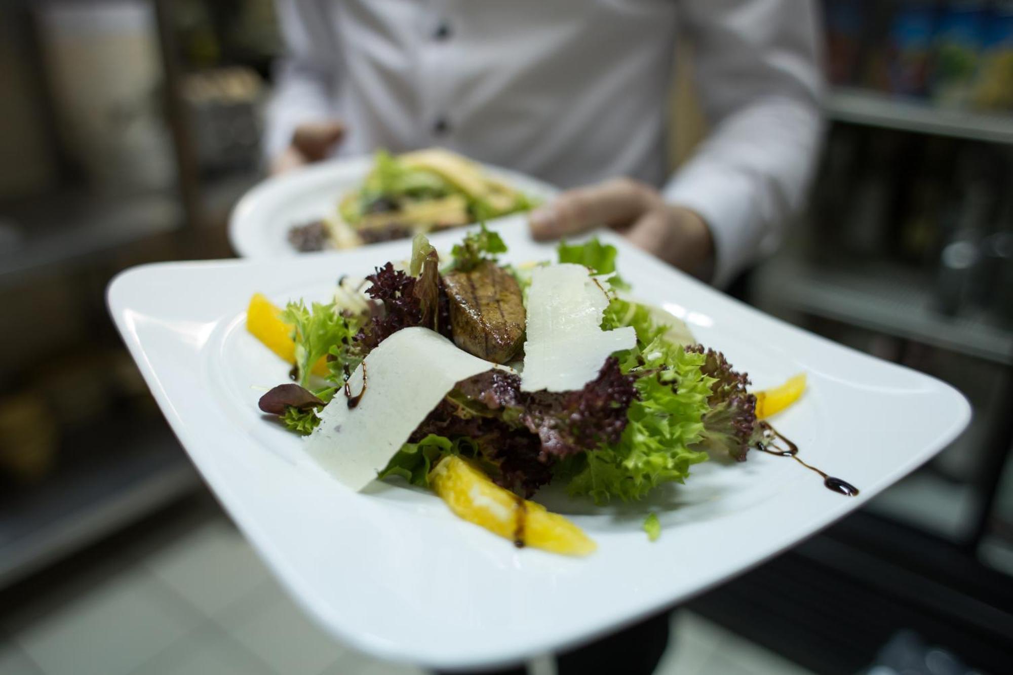 Optima Collection Park Hotel Ivano-Frankivsk Ngoại thất bức ảnh