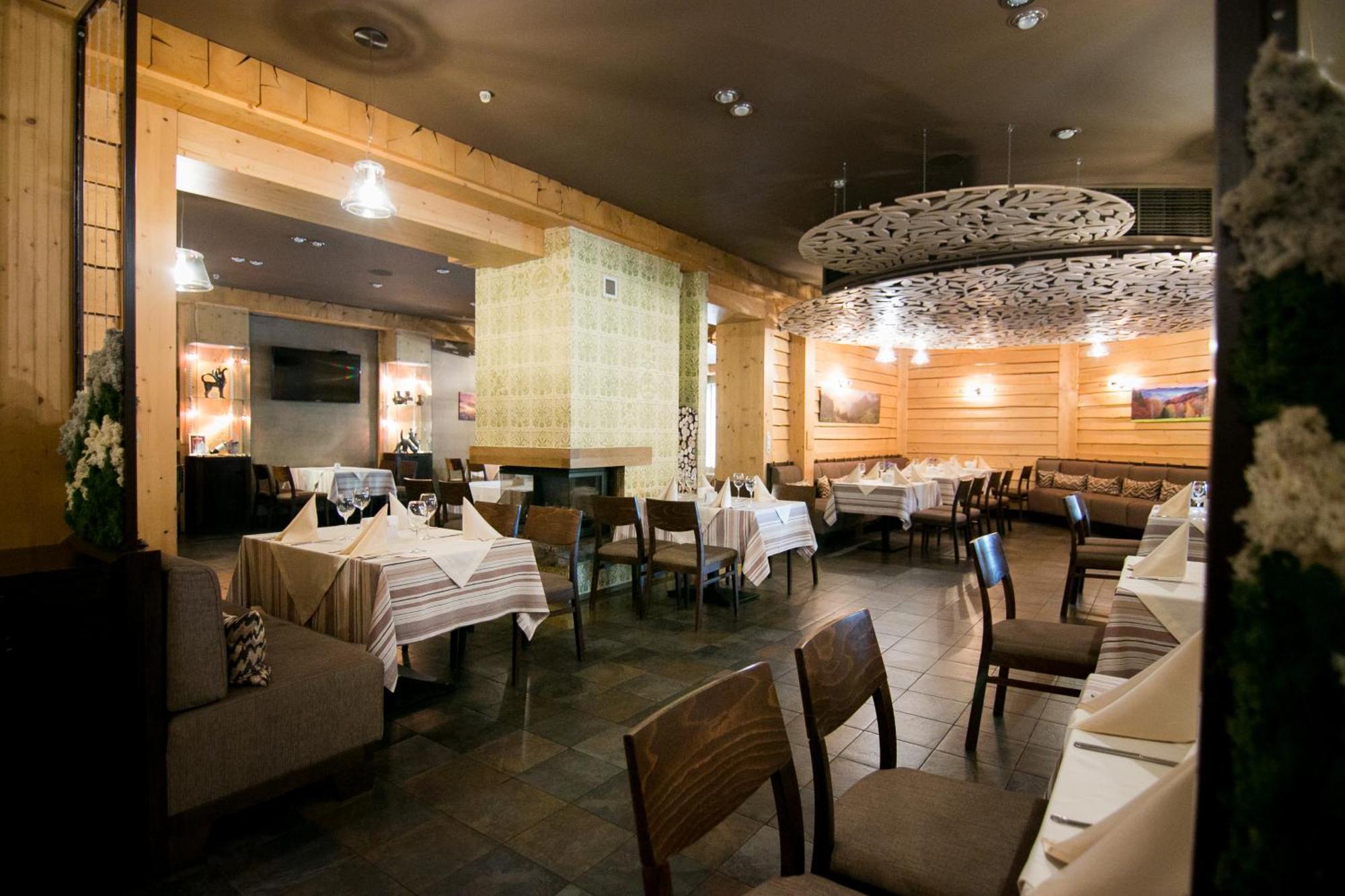 Optima Collection Park Hotel Ivano-Frankivsk Ngoại thất bức ảnh