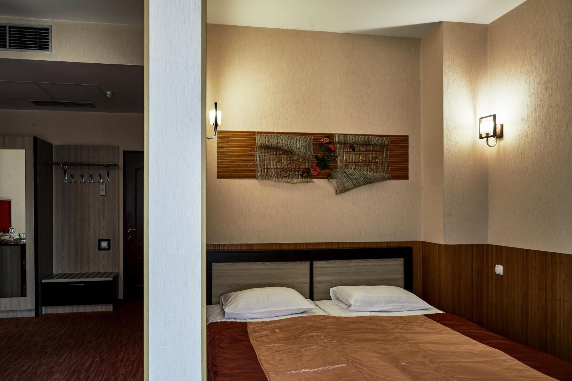 Optima Collection Park Hotel Ivano-Frankivsk Phòng bức ảnh