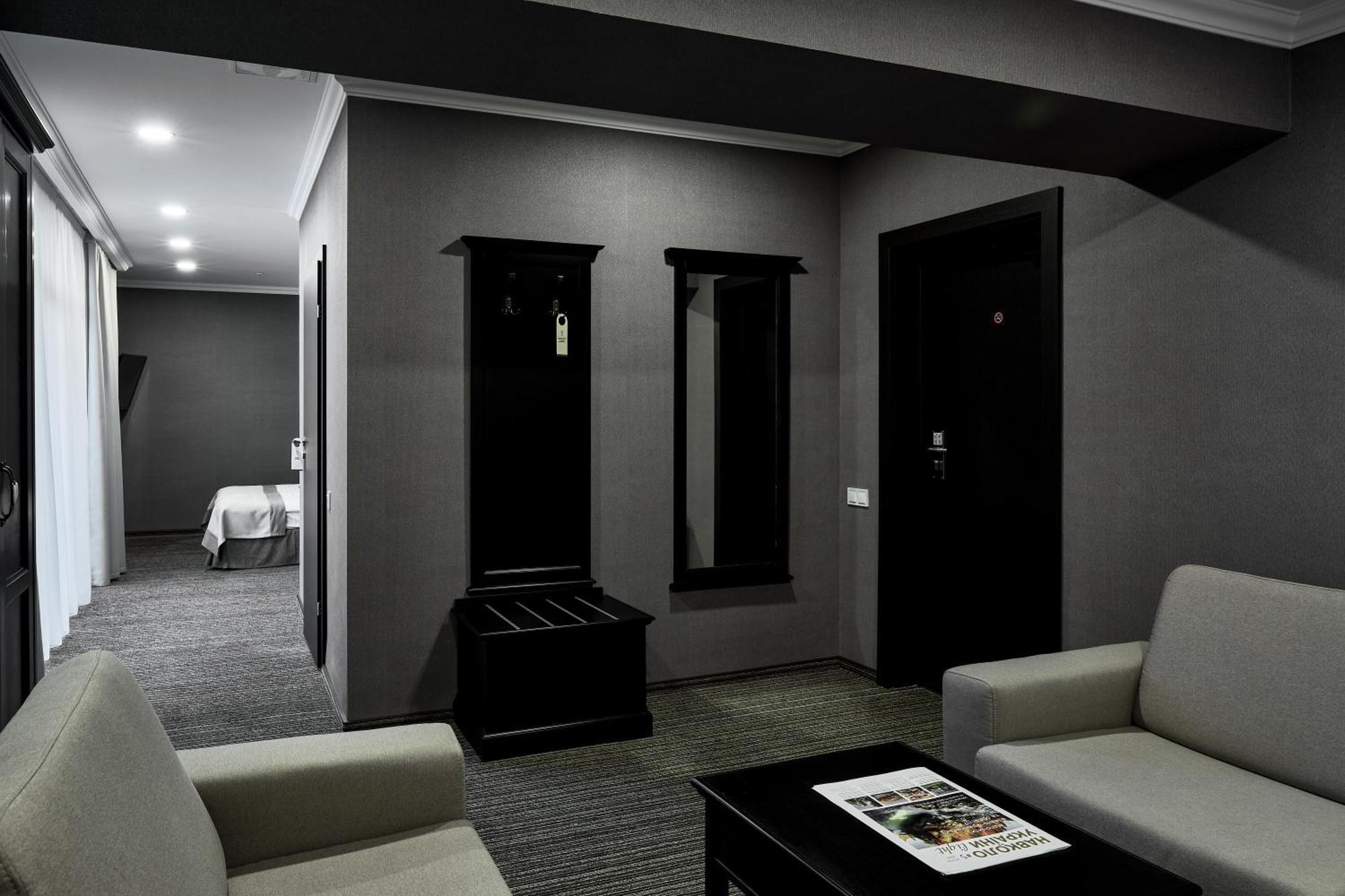 Optima Collection Park Hotel Ivano-Frankivsk Phòng bức ảnh