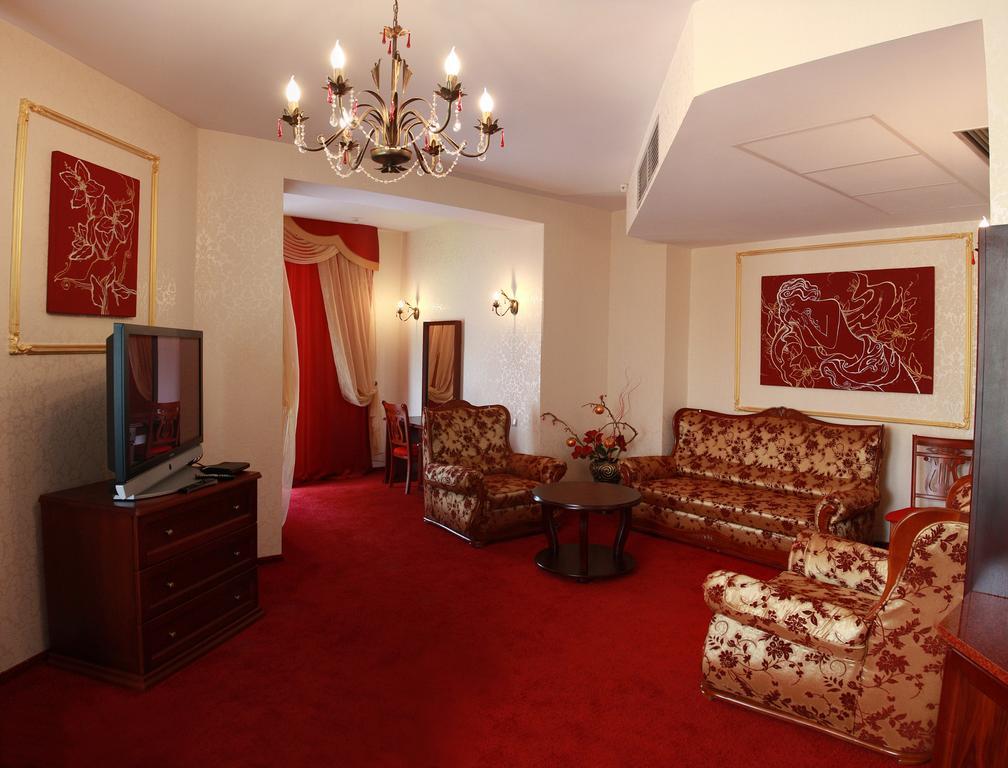 Optima Collection Park Hotel Ivano-Frankivsk Ngoại thất bức ảnh