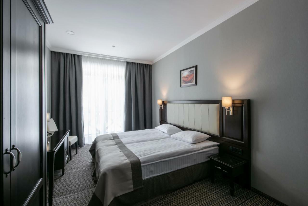 Optima Collection Park Hotel Ivano-Frankivsk Ngoại thất bức ảnh