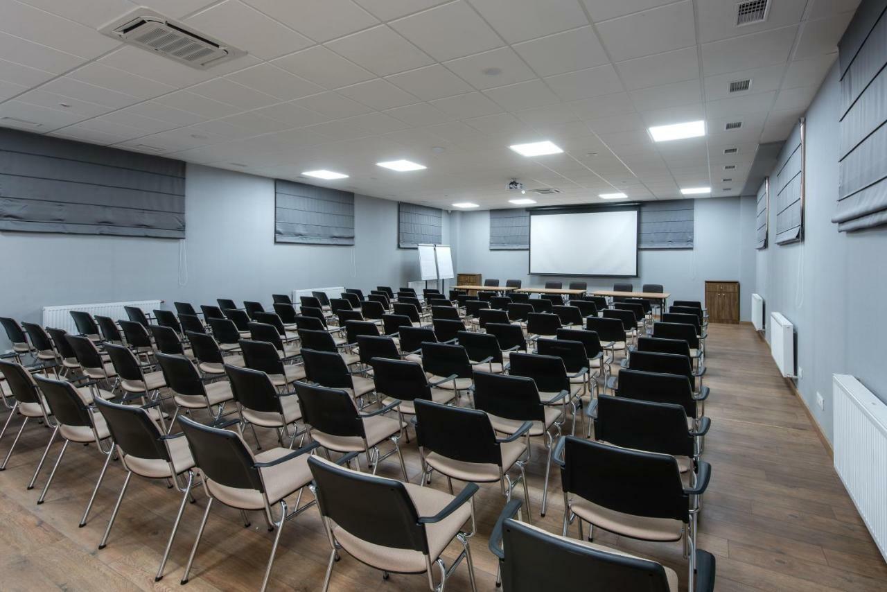 Optima Collection Park Hotel Ivano-Frankivsk Ngoại thất bức ảnh