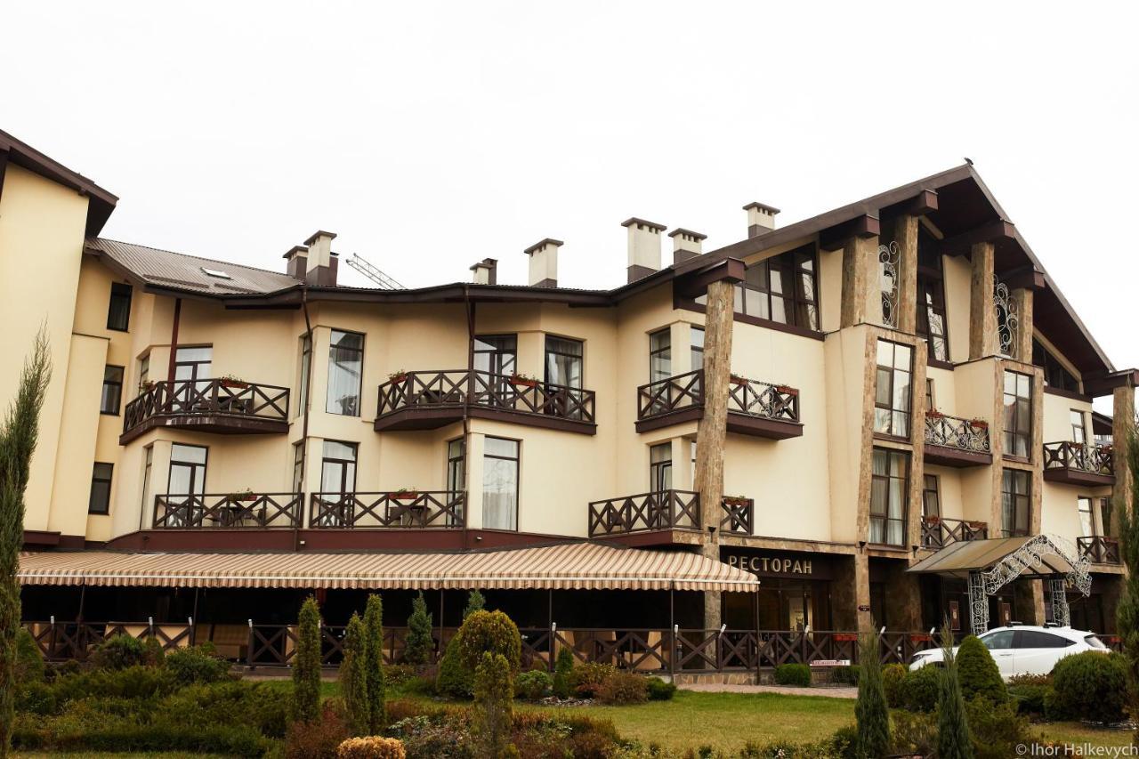 Optima Collection Park Hotel Ivano-Frankivsk Ngoại thất bức ảnh