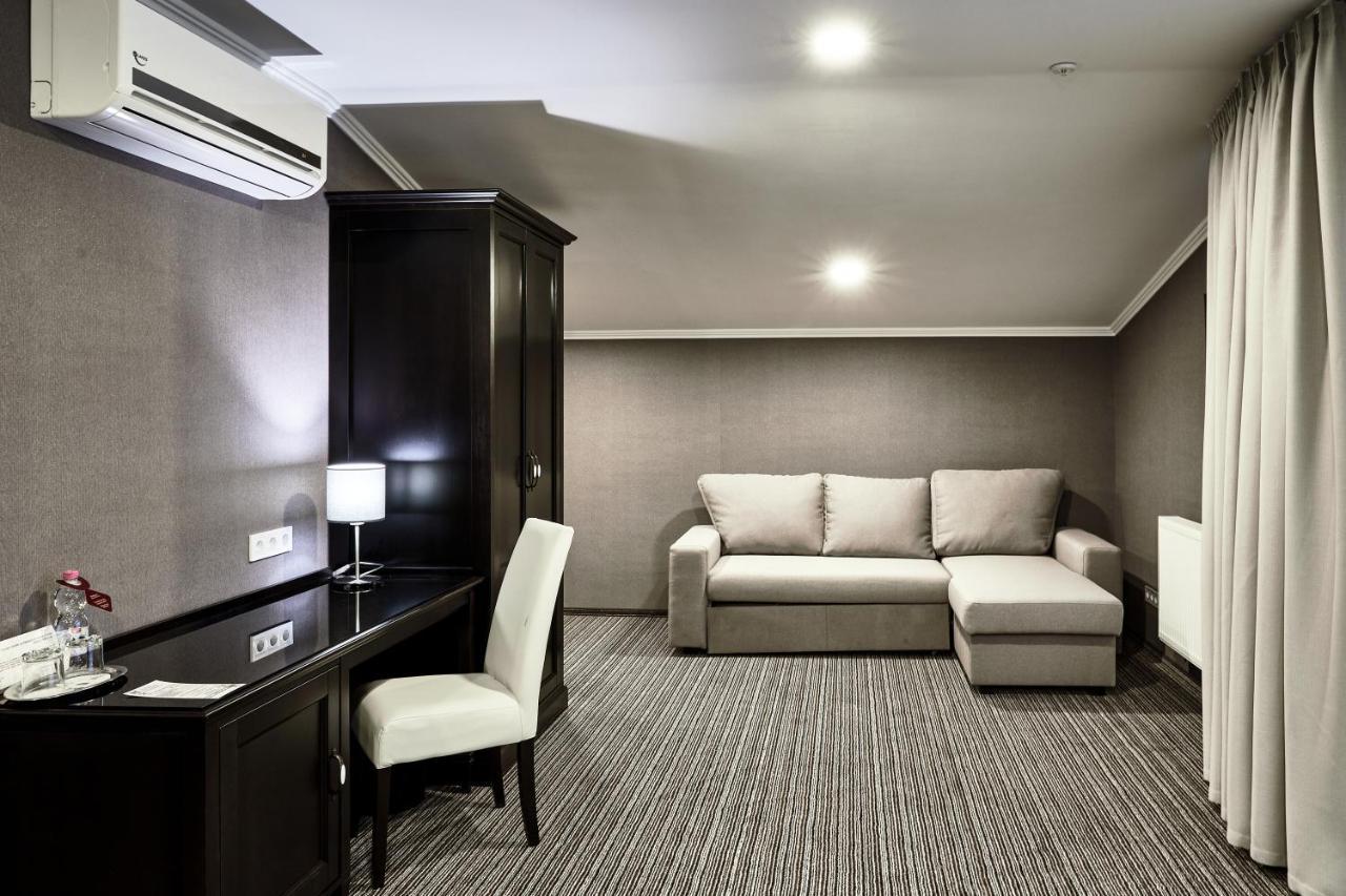 Optima Collection Park Hotel Ivano-Frankivsk Ngoại thất bức ảnh