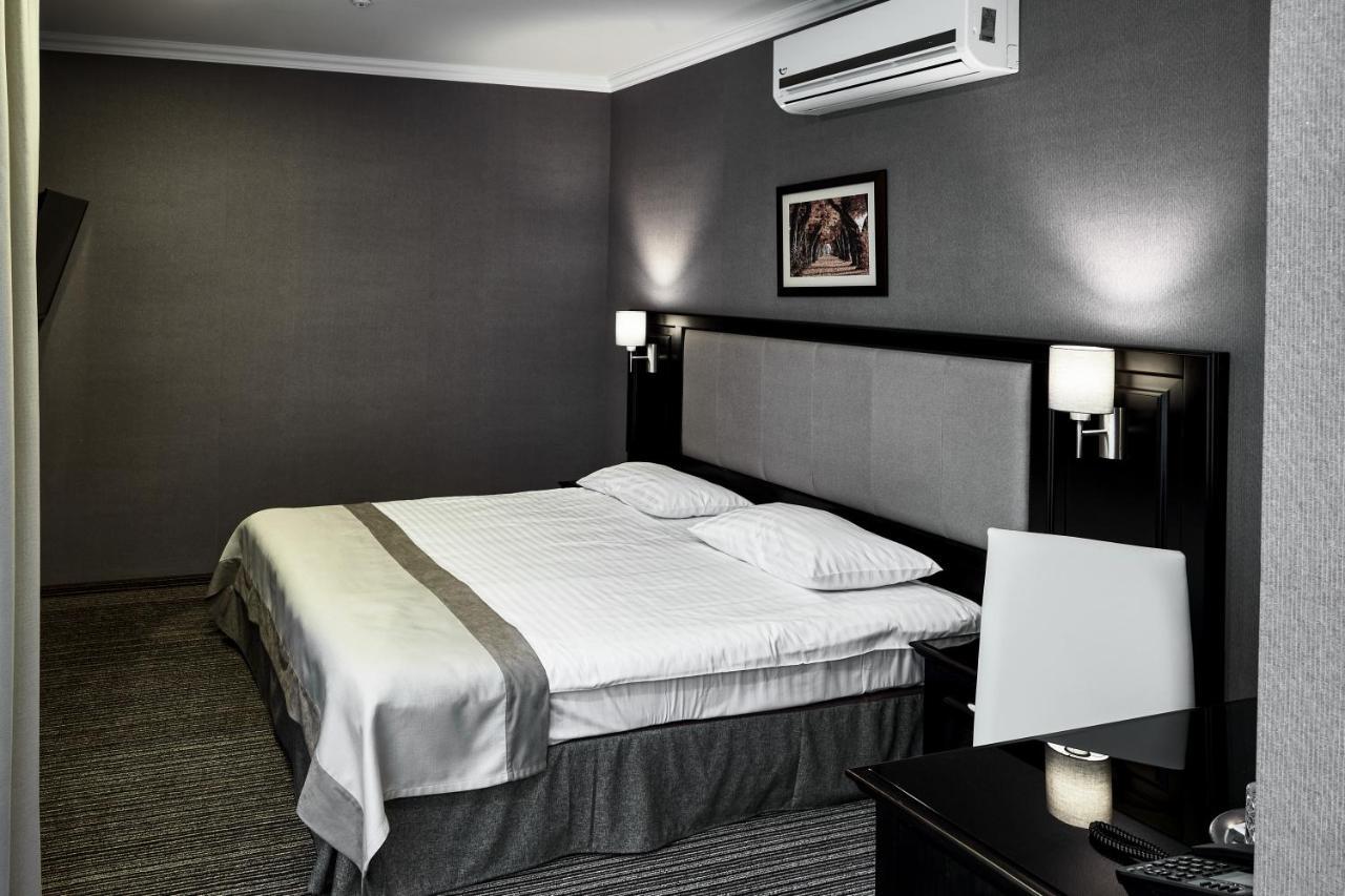 Optima Collection Park Hotel Ivano-Frankivsk Ngoại thất bức ảnh