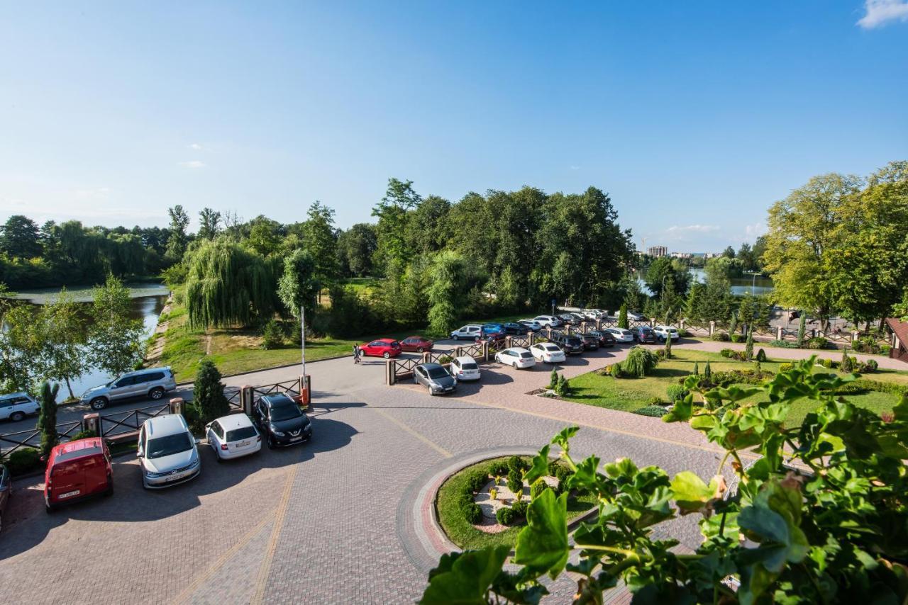 Optima Collection Park Hotel Ivano-Frankivsk Ngoại thất bức ảnh