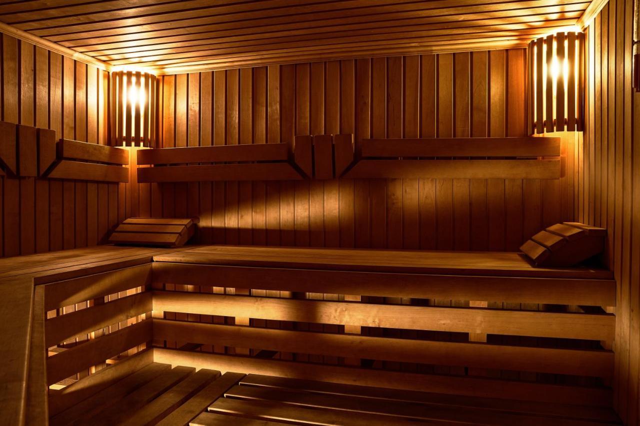 Optima Collection Park Hotel Ivano-Frankivsk Ngoại thất bức ảnh